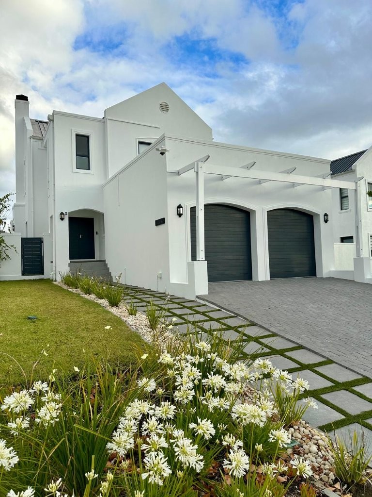 3 Bedroom Property for Sale in Helderberg Village Western Cape